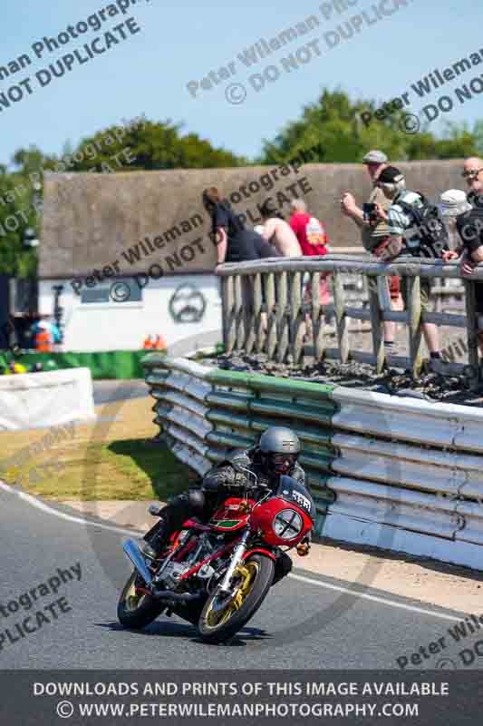 Vintage motorcycle club;eventdigitalimages;mallory park;mallory park trackday photographs;no limits trackdays;peter wileman photography;trackday digital images;trackday photos;vmcc festival 1000 bikes photographs